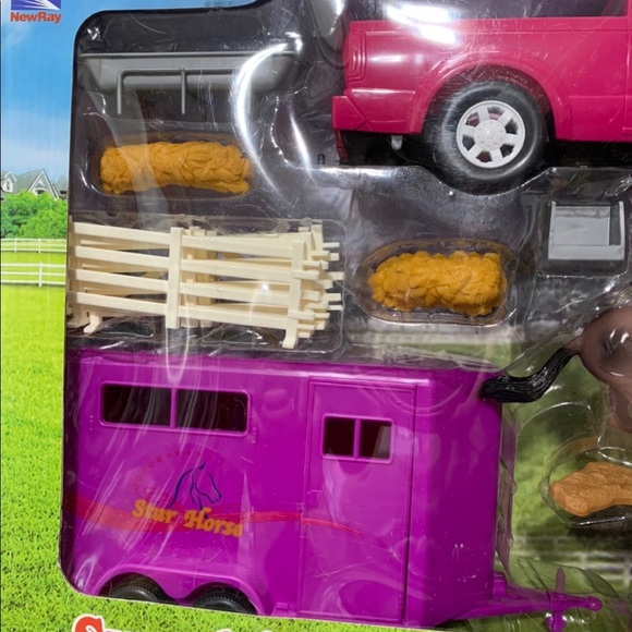 NewRay - Sunshine Ranch Pink Pickup Truck and Trailer Set - NIB - Picture 3 of 4